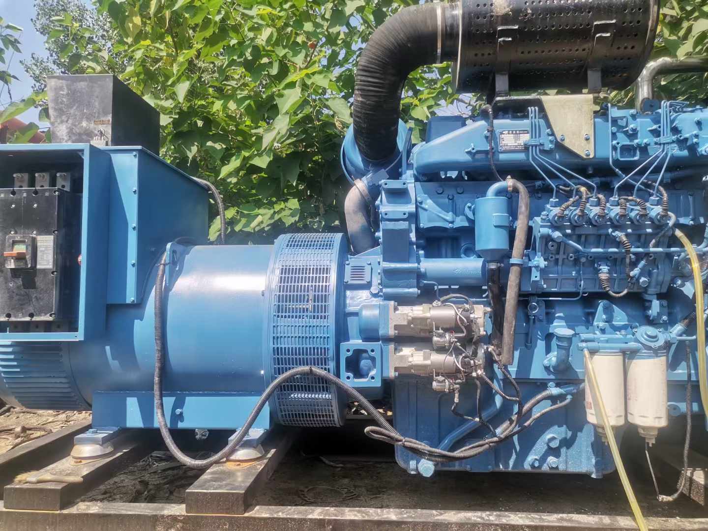 洛隆详细说明降低 800kW 柴油发电机输出电流波动的方法