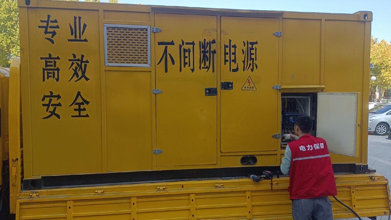 洛隆柴油发电机组和UPS电源配合使用时，如何避免切换过程中的电力中断？