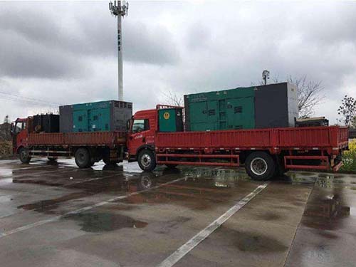 洛隆涂抹密封胶后，需要等待多长时间才能安装水冷式机油散热器密封件？